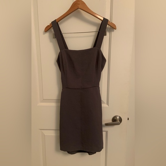 Aritzia Aperture tie-back dress in olive green - Picture 2 of 10